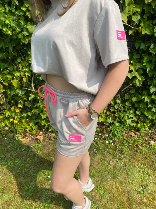 Label set taupe